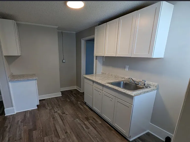 1203 W Crowell St — Photo 13
