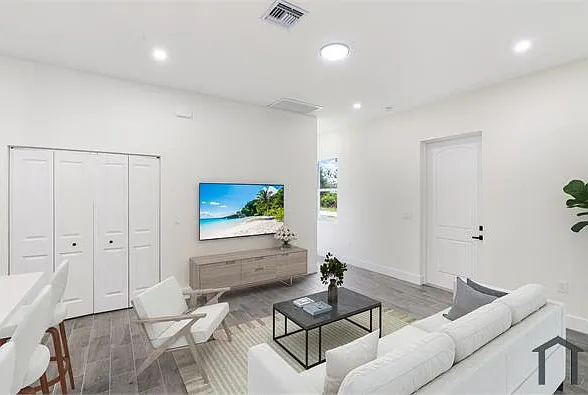 708 Peacock Ave — Photo 17