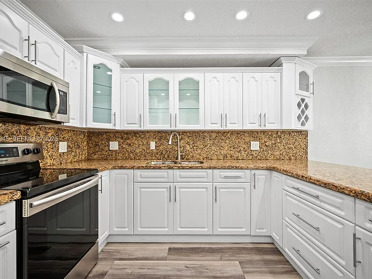 6832 W 2nd Ct — Photo 8