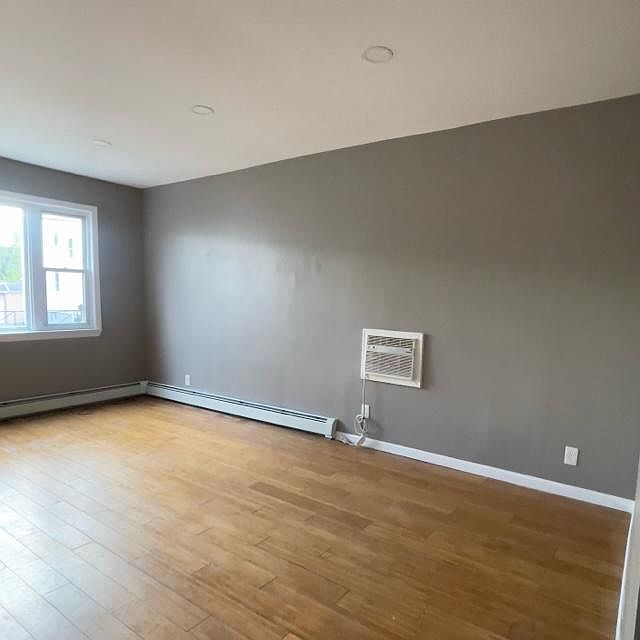 1st image of 388 River Dr