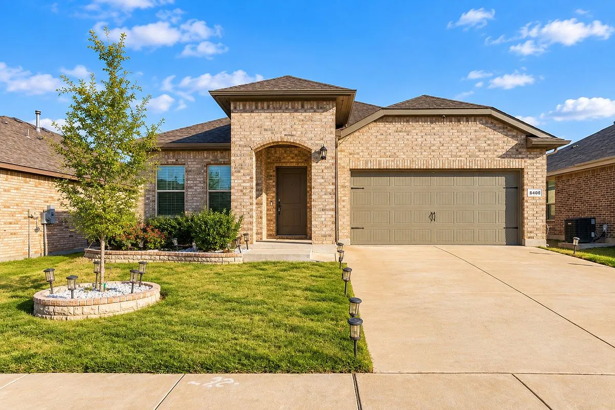 3 bed, 2.0 bath, 1691 sqft, $2,400 — Photo 2