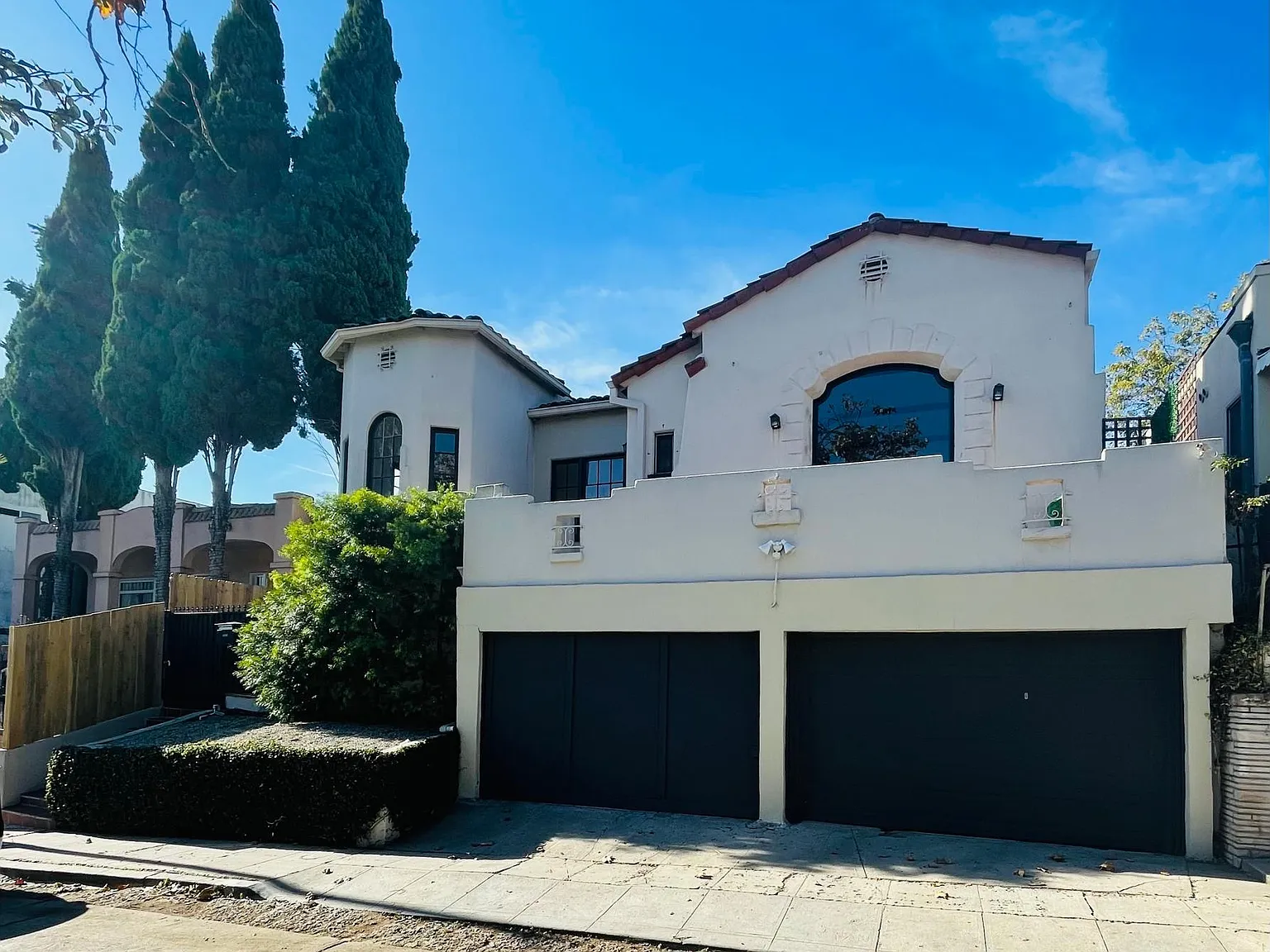 2 bed, 1000 sqft, $5,900 — Photo 1