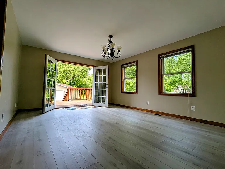 923 Orchard Park Rd — Photo 8