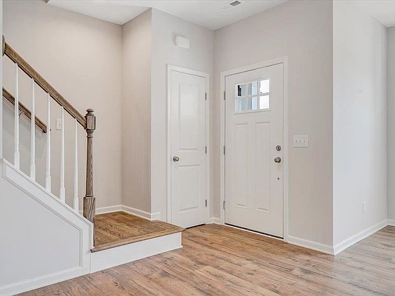 4th image of 2060 Kyles Way