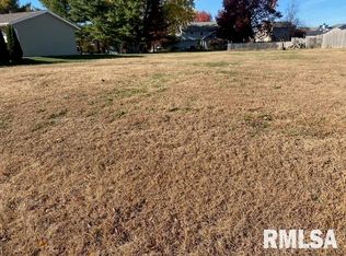 2105 Alameda Dr, Pekin, IL