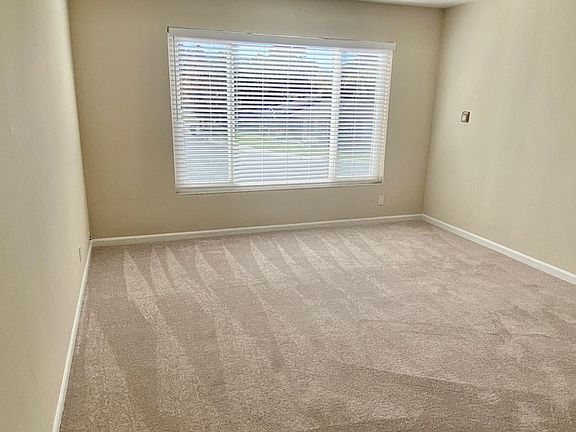 4th image of 848 Park Dr #3
