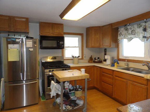 5th image of 141 Sheldon St