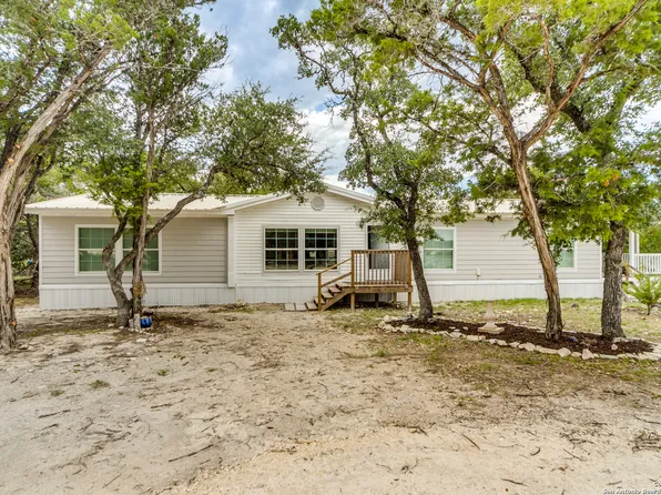 1094 Northlake, Lakehills, TX 78063
