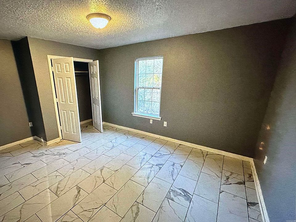 2nd image of 3406 Rose St