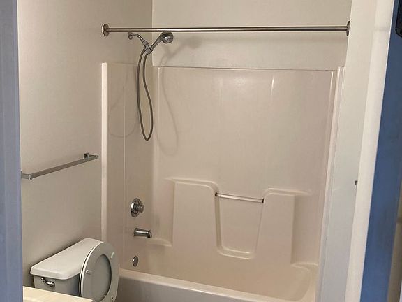 5th image of 210 Hennepin Ave E APT 206
