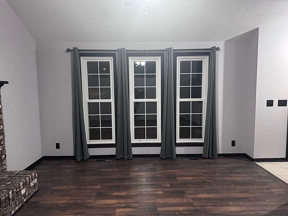 4th image of 12804 Olive St