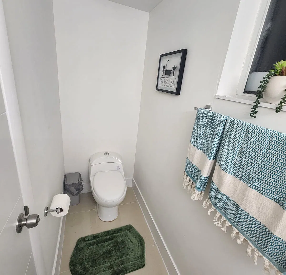 4 bed, 2.5 bath, 1610 sqft, $4,500 — Photo 2