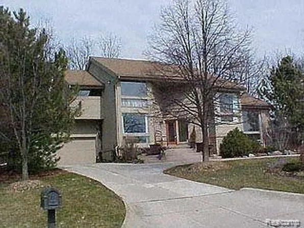 4524 Walden Dr, Bloomfield Hills, MI 48301