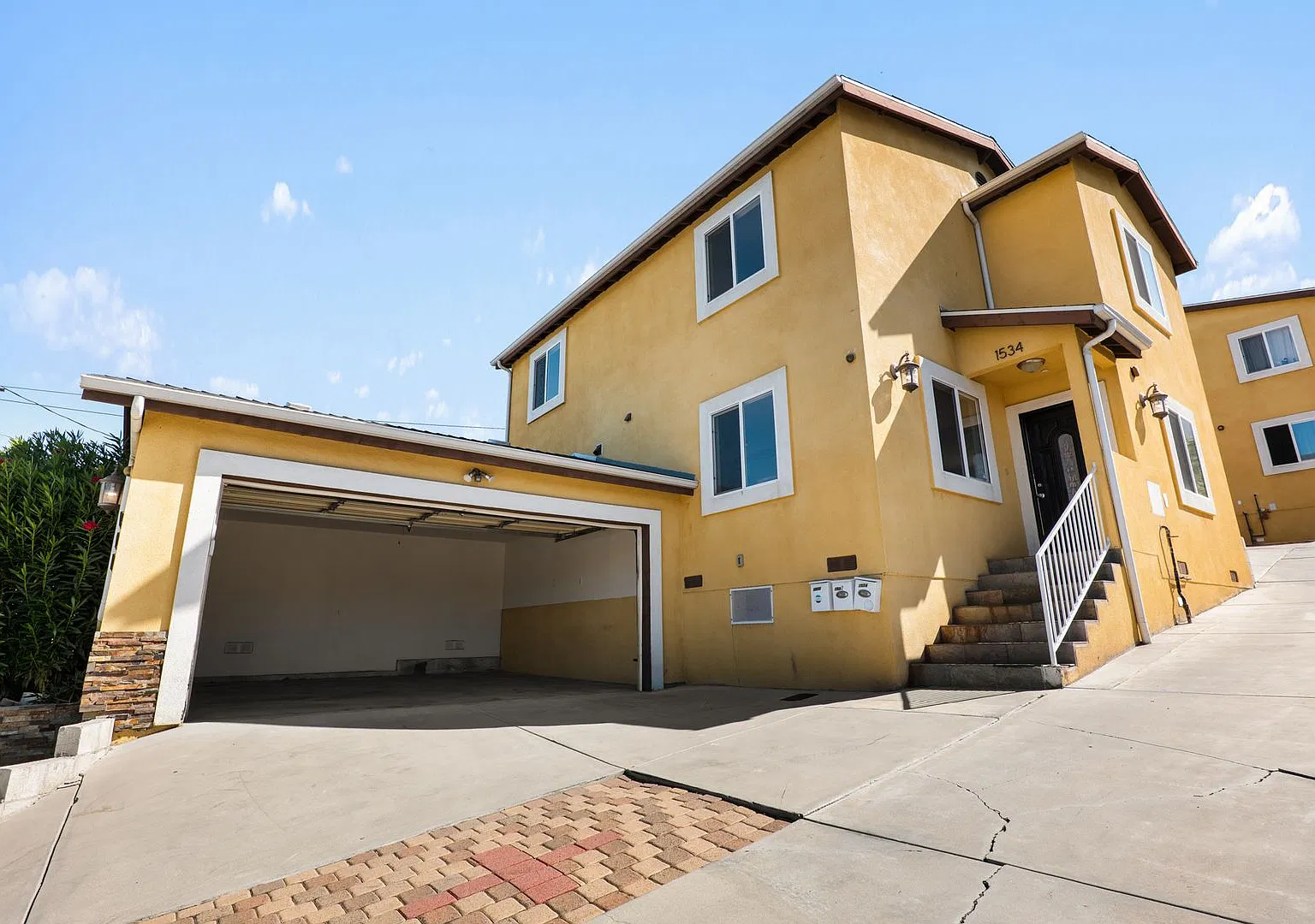 4 Bedroom / 3 Bath House with In-Unit Laundry & Private Garage! — Photo 2