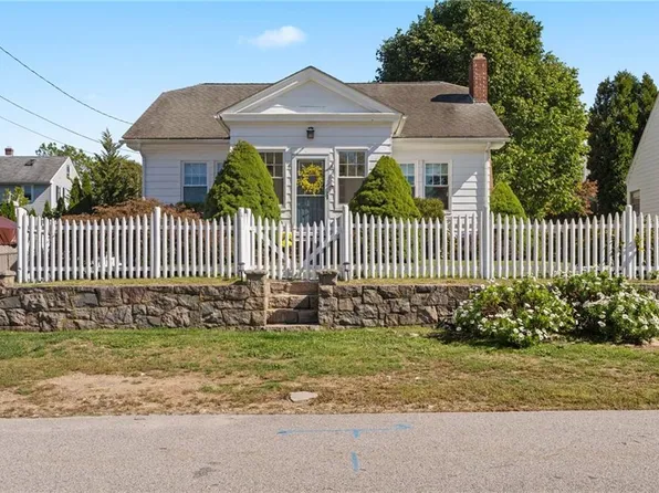 4 Westminster St, Westerly, RI 02891