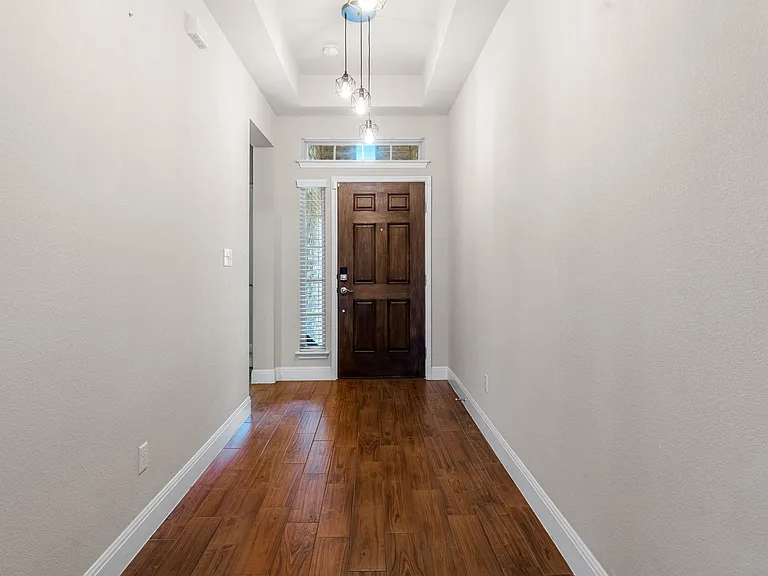1104 Chad Dr — Photo 5