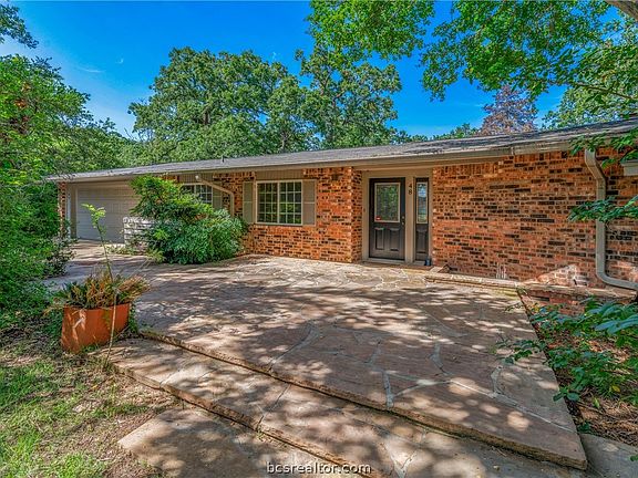 3rd image of 48 Pamela Ln