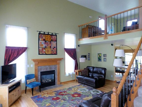 4th image of 668 Willow Ln