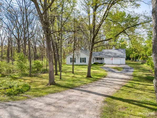29W007 Oak Ln, Warrenville, IL 60555