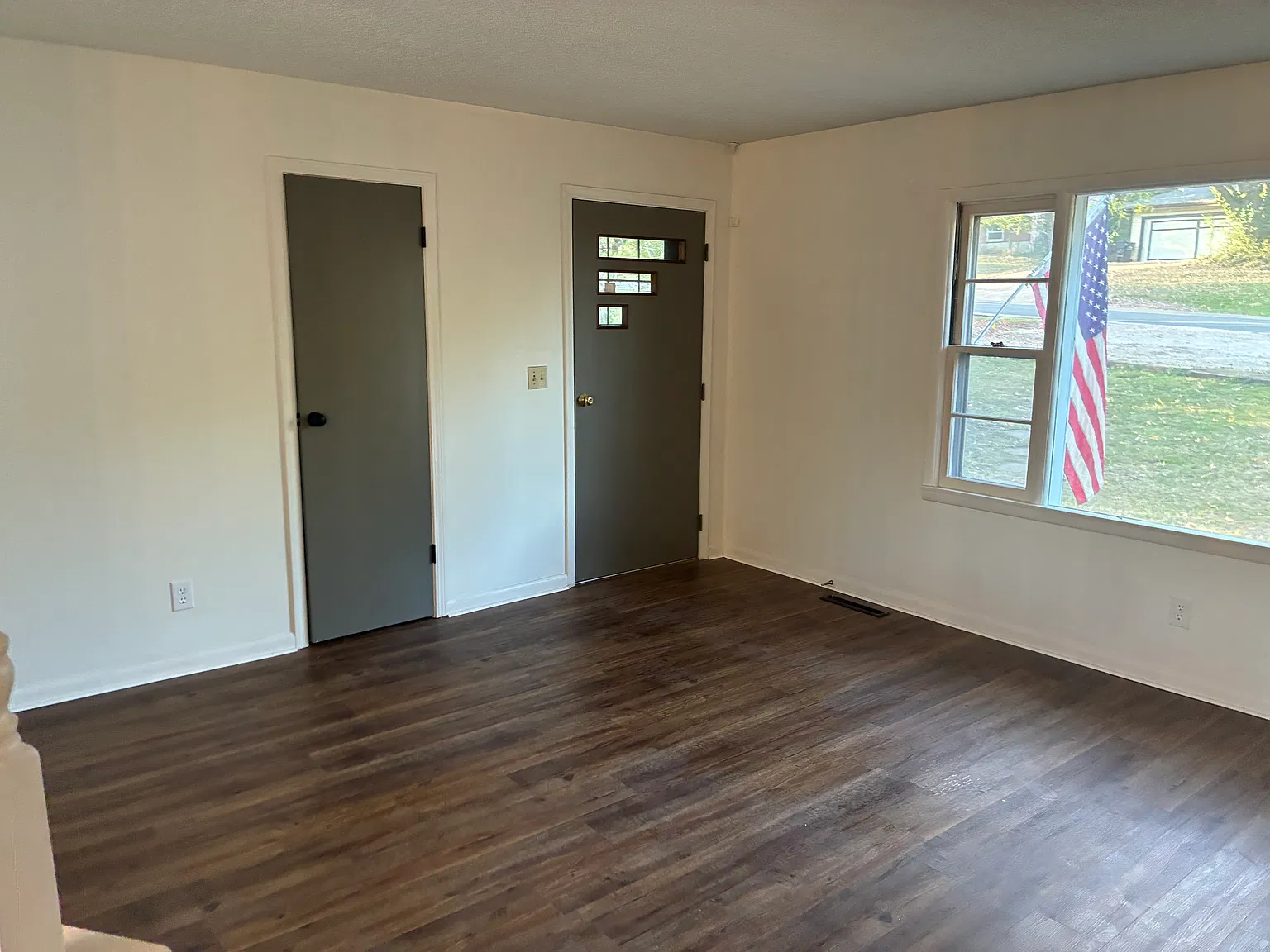 5 bed, 2088 sqft, $1,995 — Photo 4