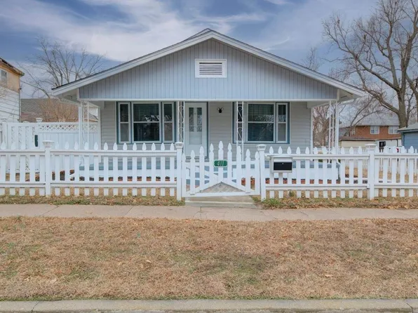 411 W Chestnut Ave, Arkansas City, KS 67005