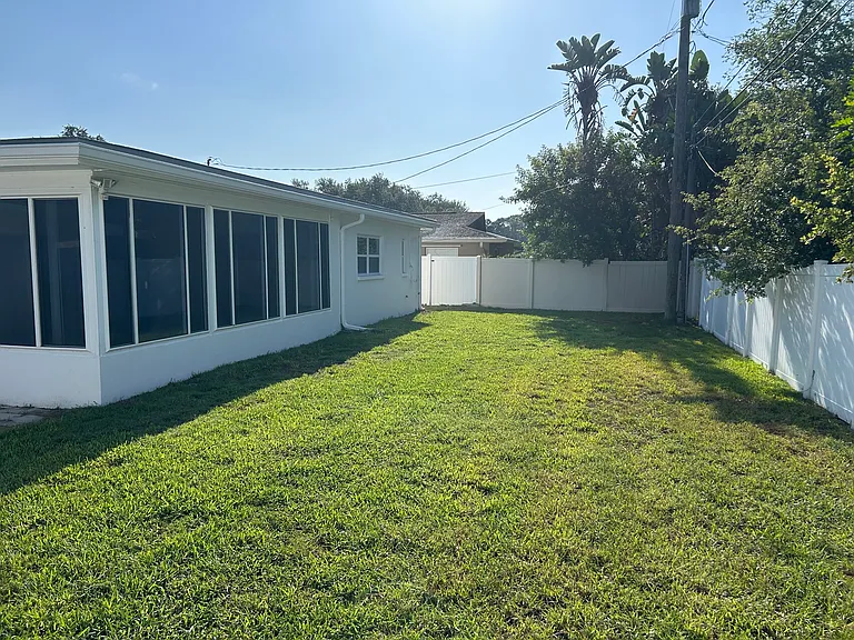 2247 Claiborne Dr — Photo 14
