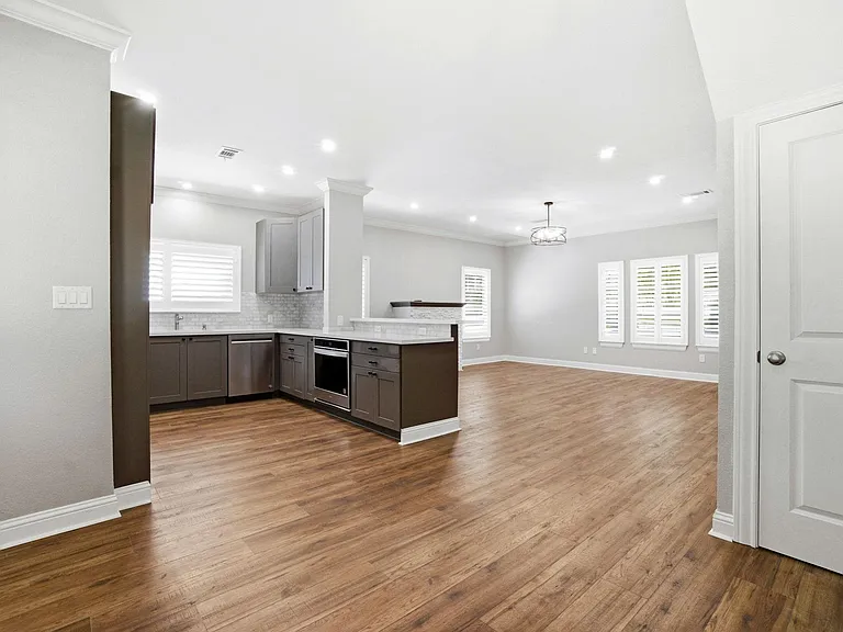 502 Louisa St — Photo 18