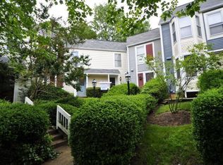 11211 Silentwood Ln, Reston, VA 20191