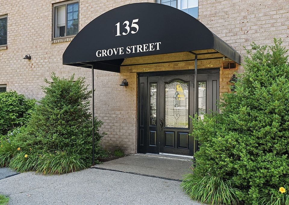 1st image of 135 Grove St APT 131
