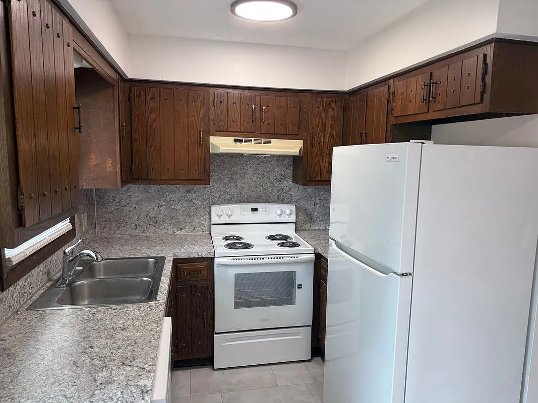 2 bed, 2.0 bath, 930 sqft, $1,025 — Photo 3