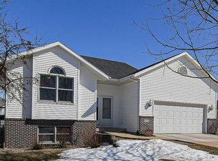 846 Ashford Dr NE, Cedar Rapids, IA 52402