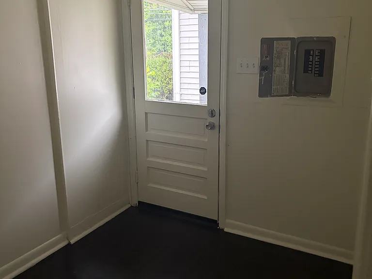 6481 Betts Ave — Photo 10