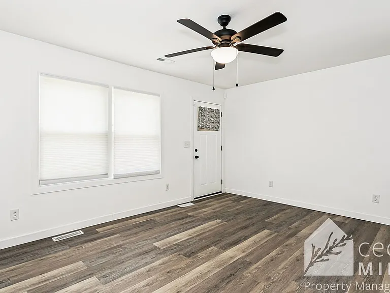 2502 S Mosley St — Photo 3