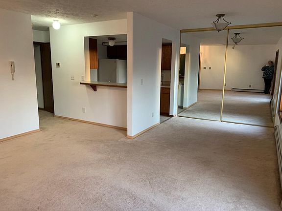 2nd image of 227 Woodridge St