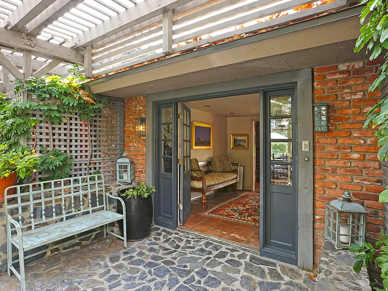2673 Mandeville Canyon Rd — Photo 5