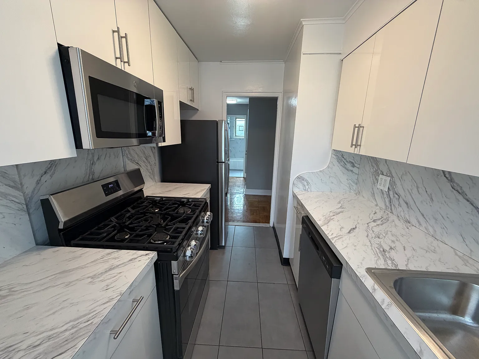 188 C3, Fresh Meadows — Photo 4