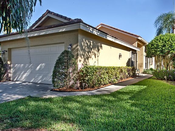 2nd image of 4615 Sherwood Forest Dr