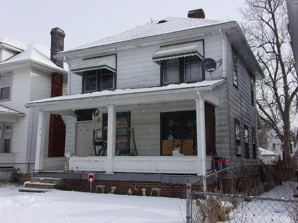 266 S Richardson Ave photo 1