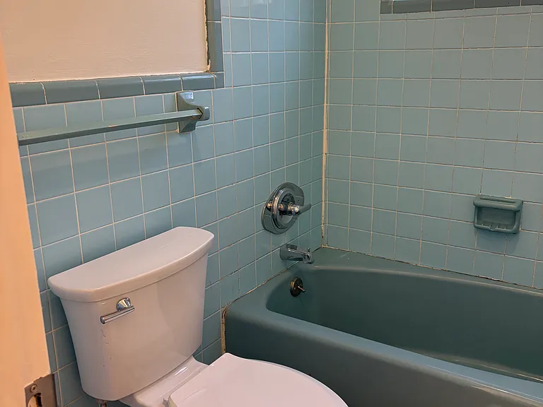 1122 James Blvd #1 — Photo 8