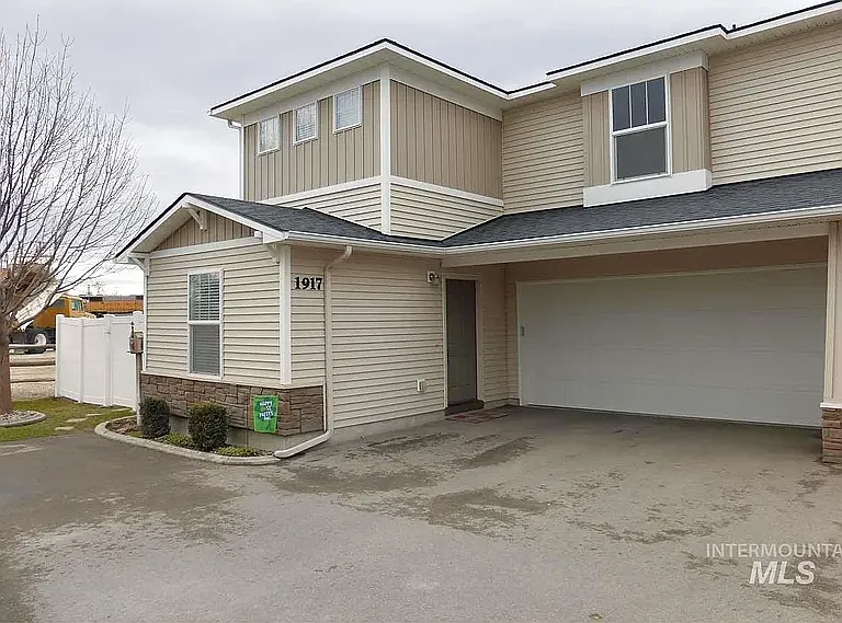 1917 E Shortline Dr — Photo 1