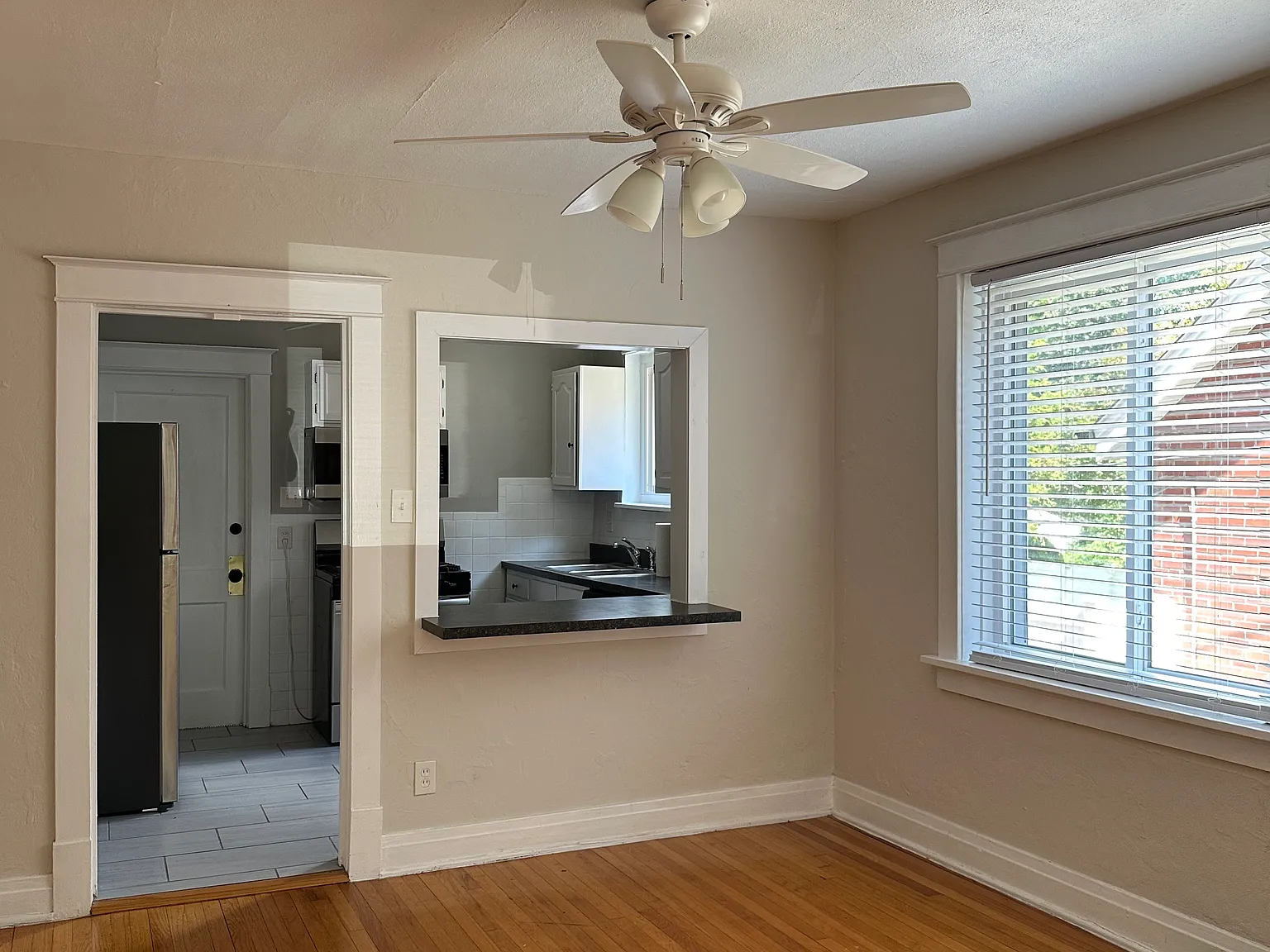 2 bed, 1100 sqft, $1,600 — Photo 4