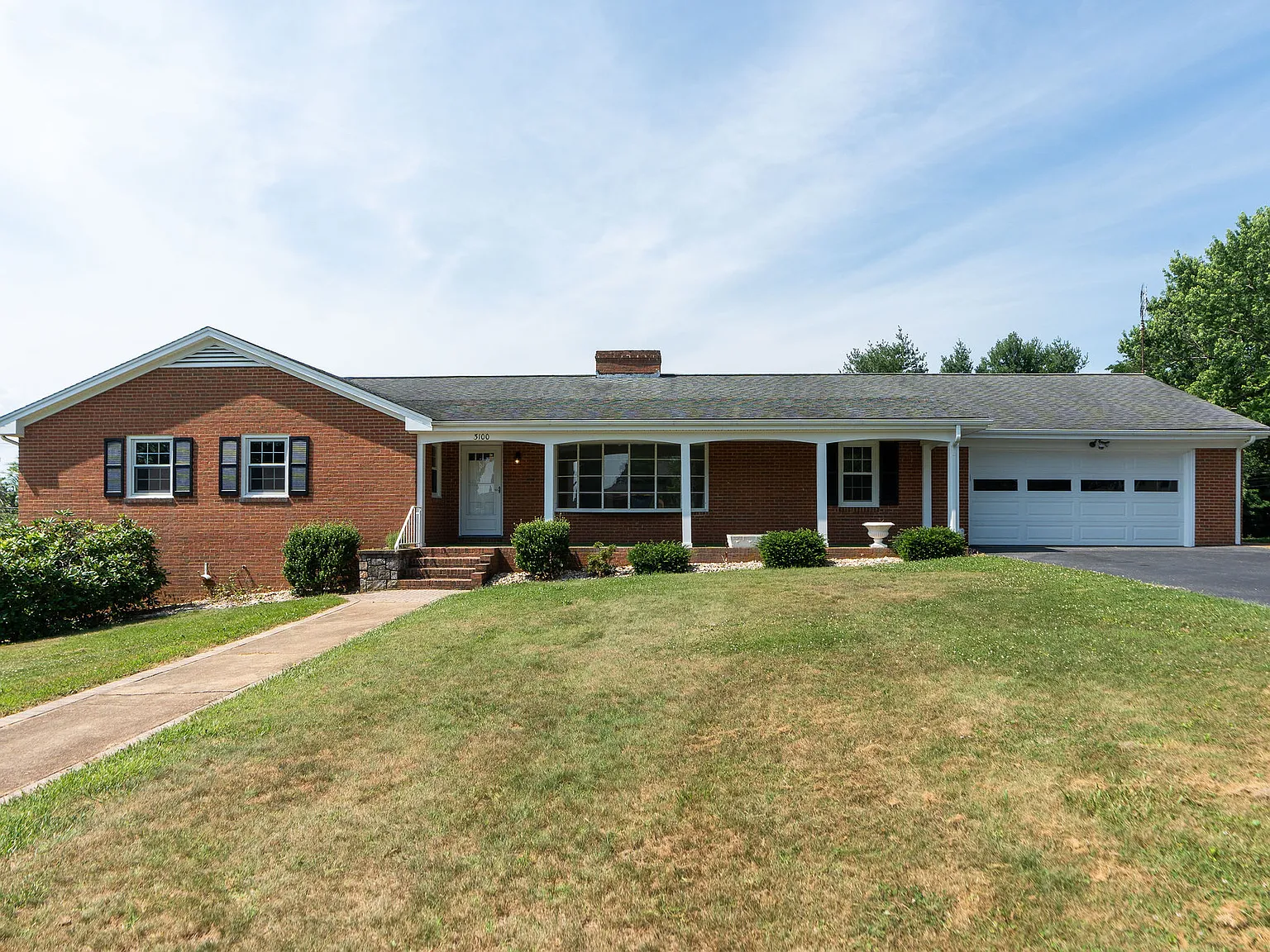 3 bed, 2.5 bath, 2062 sqft, $2,000 — Photo 1