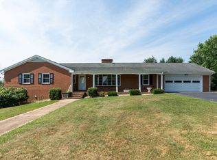3100 Village Dr, Waynesboro, VA 22980