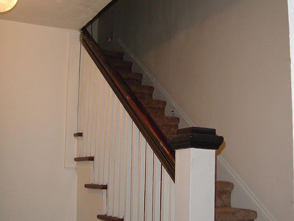 3rd image of 1322 W Friendly Ave