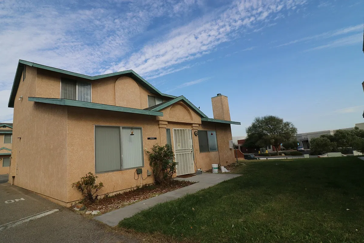 3 bed, 2.5 bath, 1350 sqft, $2,350 — Photo 2
