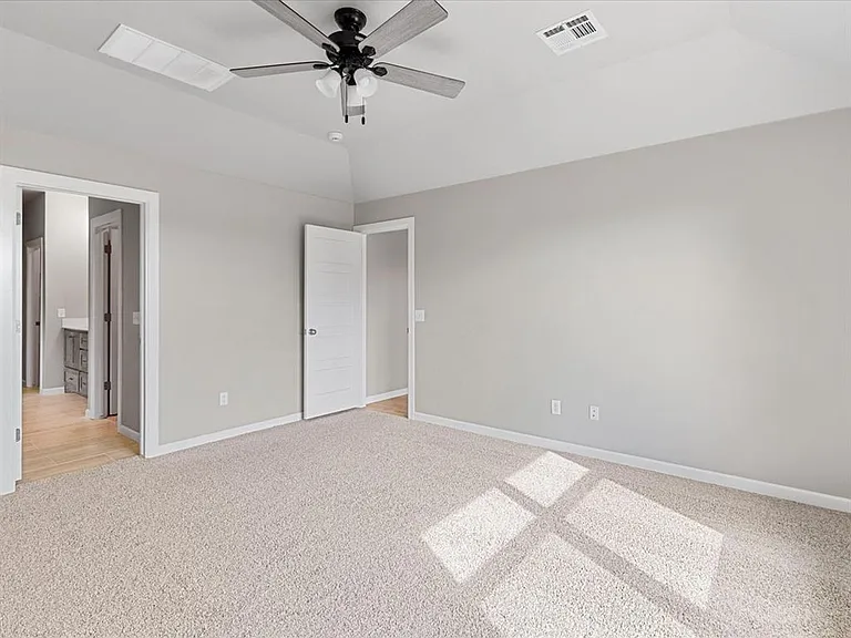 528 Hackberry Ln — Photo 9