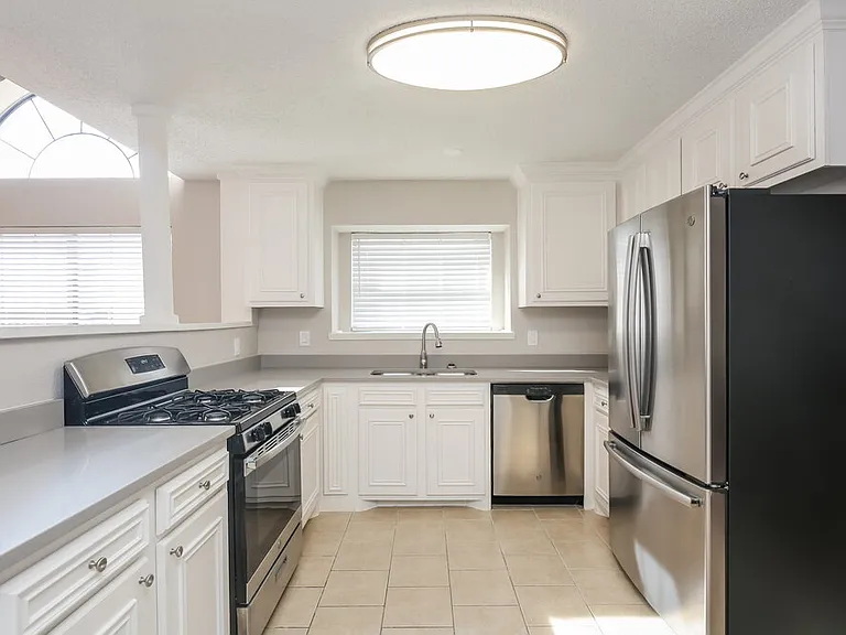657 Edgewood Dr — Photo 6