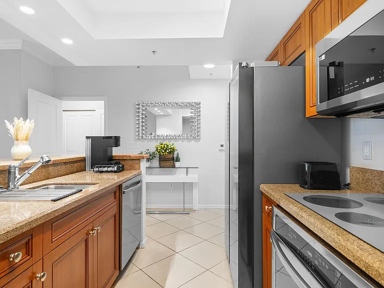 347 N New River Dr E #405 — Photo 5