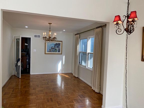 5th image of 85 Windsor Dr