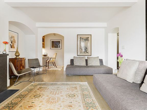 3rd image of 333 W 56th St APT 8N